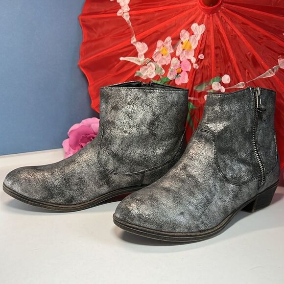 Route 66 Women's 9 M Reagan Booties Ankle Boots Distressed Silver Cowboy Boots - Picture 3 of 8